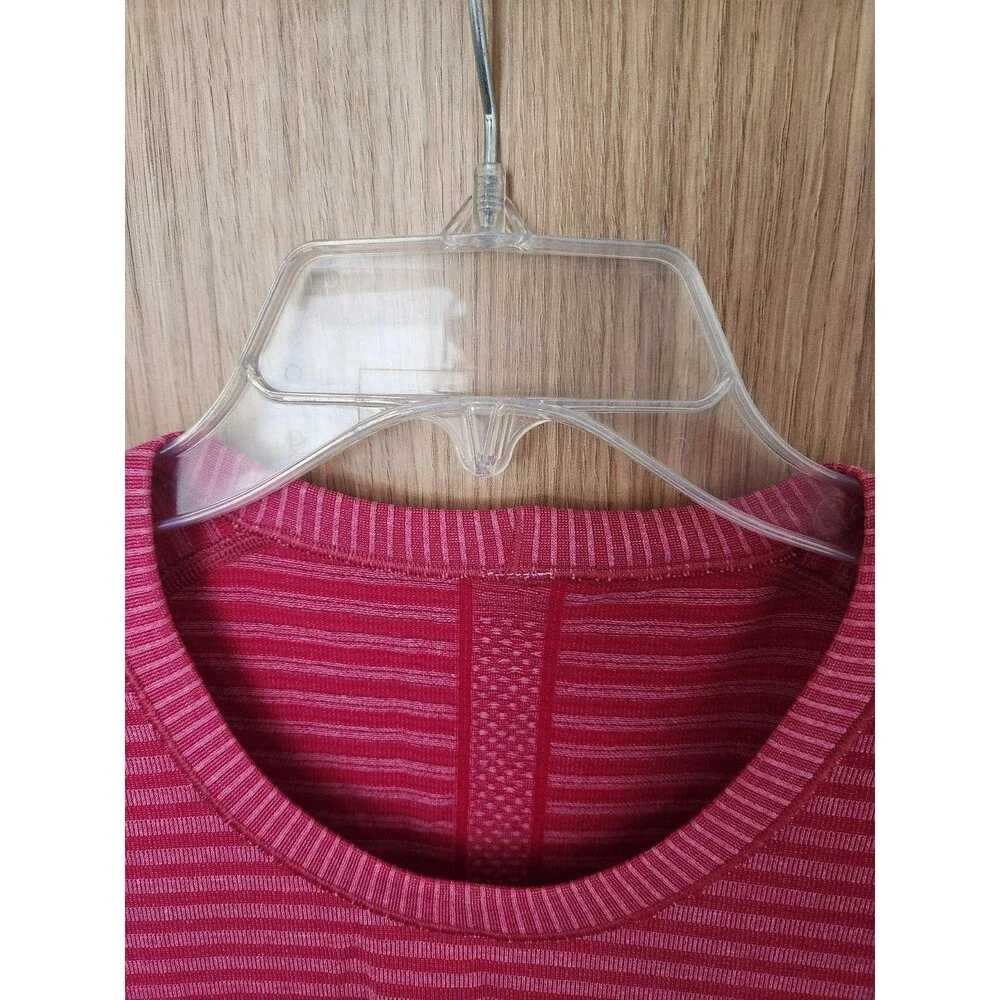 Lululemon Swiftly Tech Shortsleeve Crew Shirt in Heathered Berry Rumble Stripe M